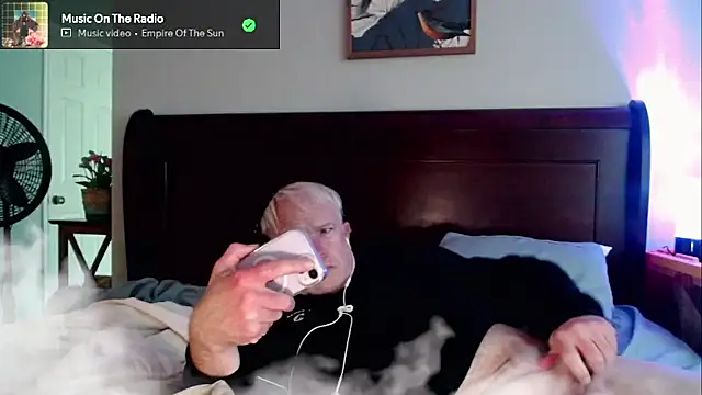 Snarfle82 stripchat live cam model