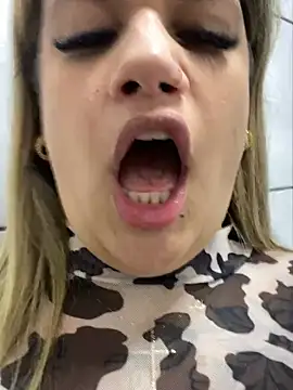 kahreal stripchat live cam model