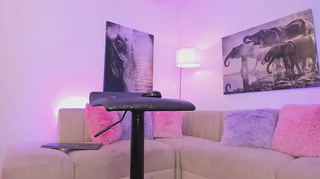 alaia7h stripchat live cam model