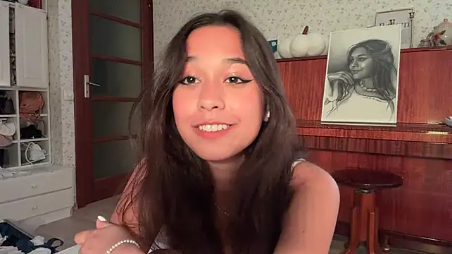 ReynaMccarron stripchat live cam model