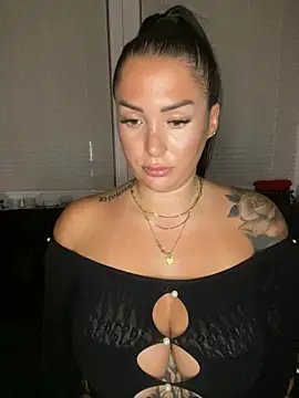 Mia-Bremer stripchat live cam model