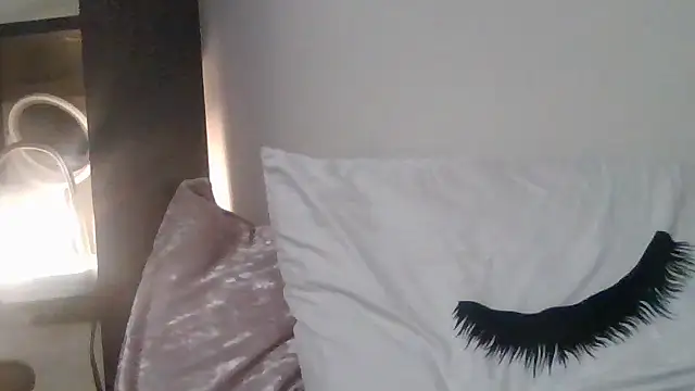 Brihorny stripchat live cam model
