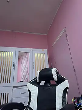 QueenLae stripchat live cam model