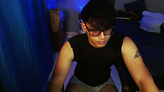 Mr_yisuzz stripchat live cam model