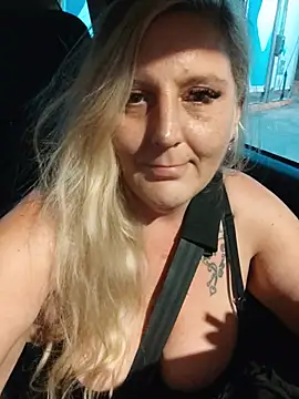 BecciDeluxe stripchat live cam model