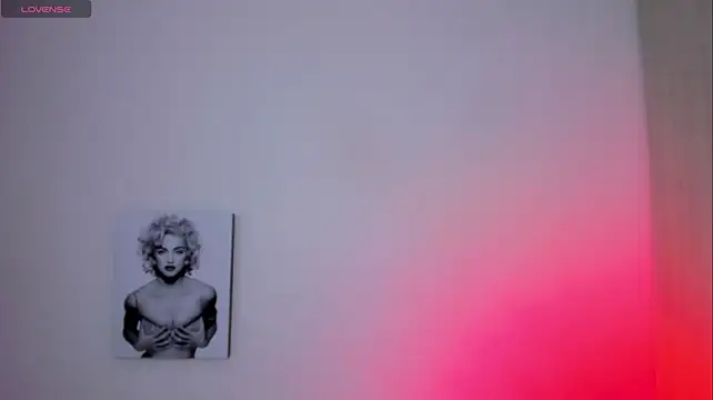 Millie_bobby stripchat live cam model