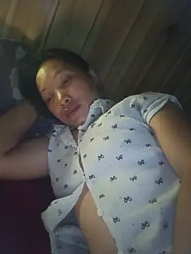Evelyn-n stripchat live cam model