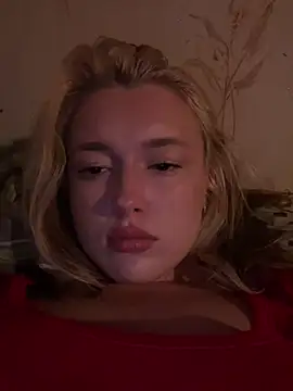 lyalyalii stripchat live cam model