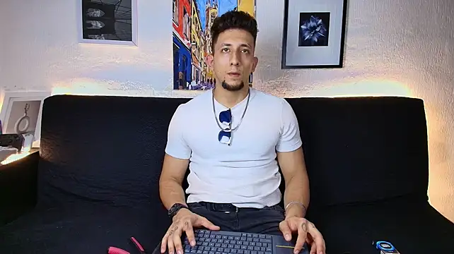 SR_EMILIOCUM stripchat live cam model