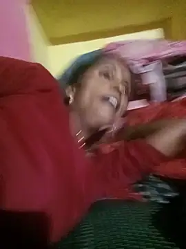 Rinee_suwanee stripchat live cam model