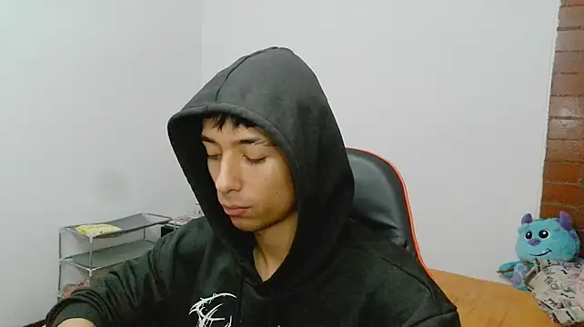 Mr__Aaronn stripchat live cam model