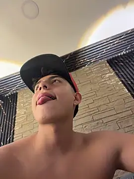 Lander_Cruz stripchat live cam model