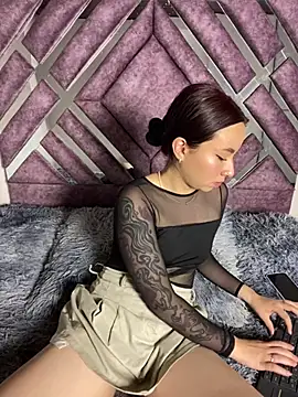 Kira_Pinkk stripchat live cam model