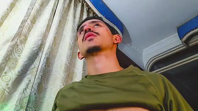 HomeAloneK stripchat live cam model