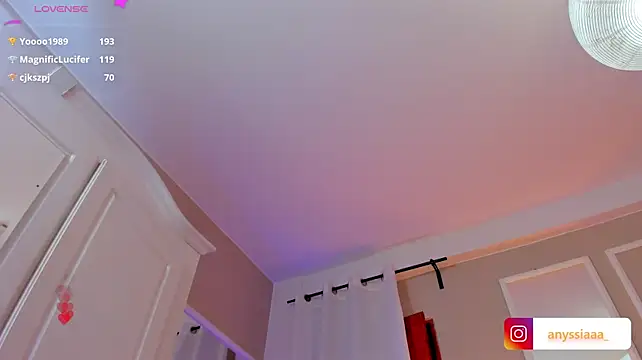 Anyssia stripchat live cam model