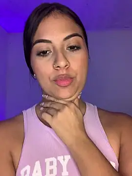 -Juli4 stripchat live cam model
