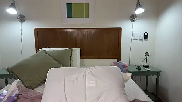 RomyOmega stripchat live cam model