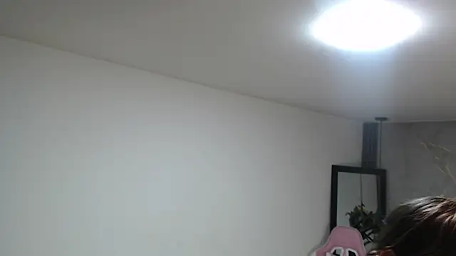 JessiDovee stripchat live cam model