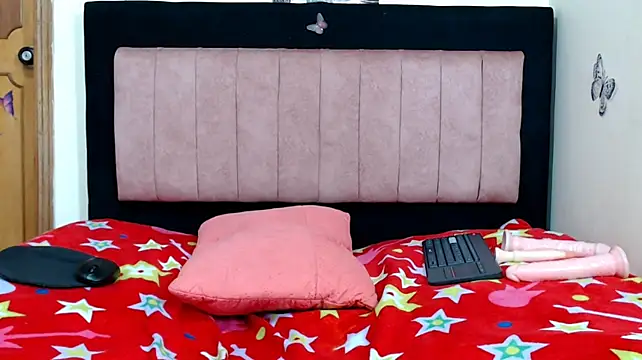 SOFYXS stripchat live cam model
