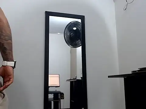Xanderrt stripchat live cam model