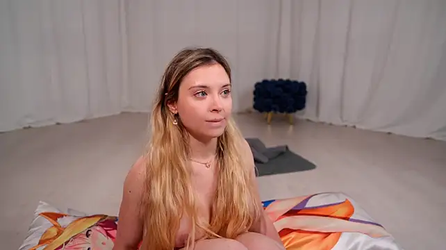KittyCaitlin stripchat live cam model