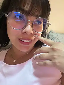 LoaLuxury stripchat live cam model