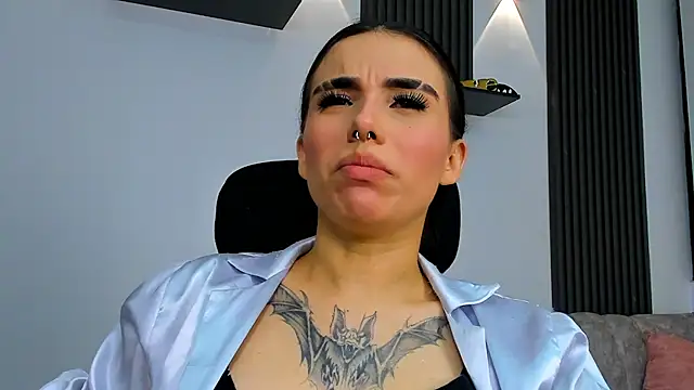isabella_hv stripchat live cam model