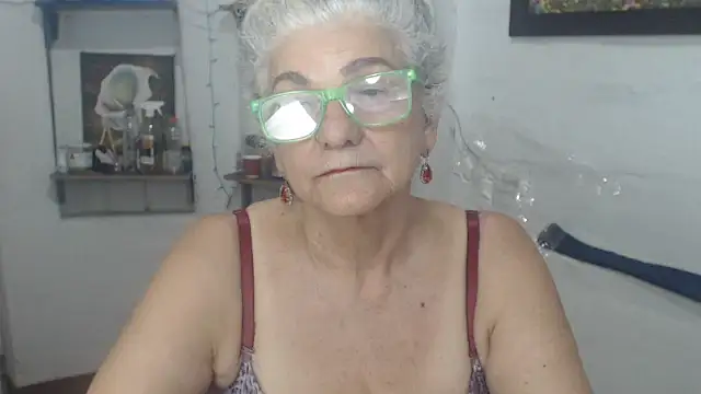 FunnyGrandma stripchat live cam model