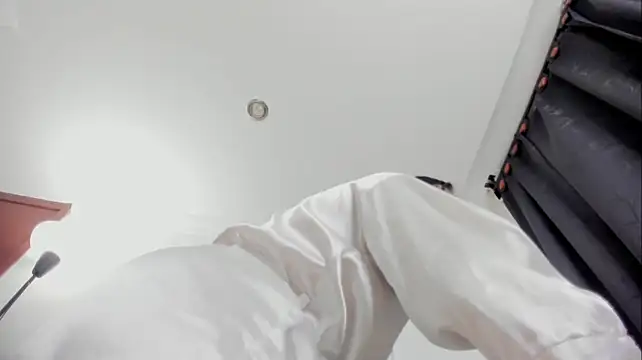 nia__white stripchat live cam model