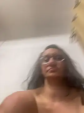 gloria7v05 stripchat live cam model