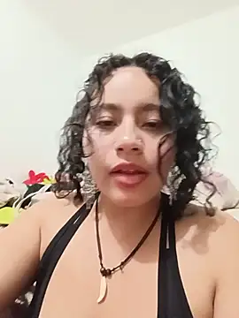 Yaya_paid stripchat live cam model