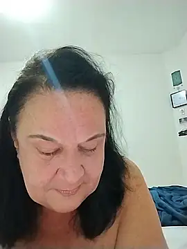 YayaMineira stripchat live cam model