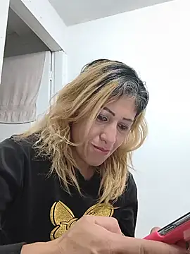 cielo-rojo stripchat live cam model