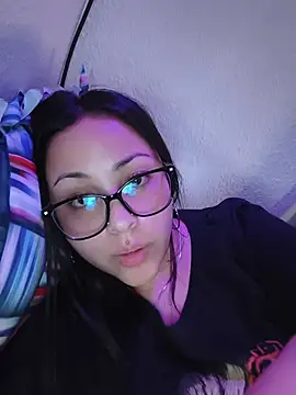 Bella-Gema stripchat live cam model