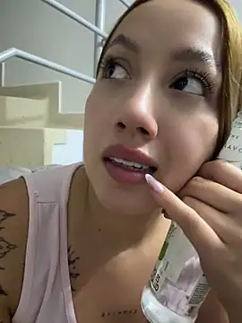 Rebe_ stripchat live cam model