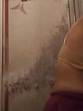 Ilenasingh stripchat live cam model