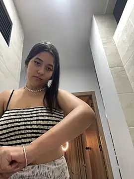 Nhefertary stripchat live cam model
