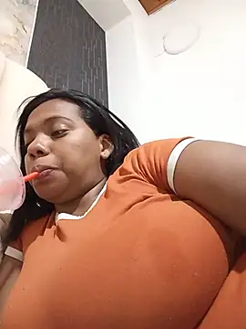 lia_mariana stripchat live cam model