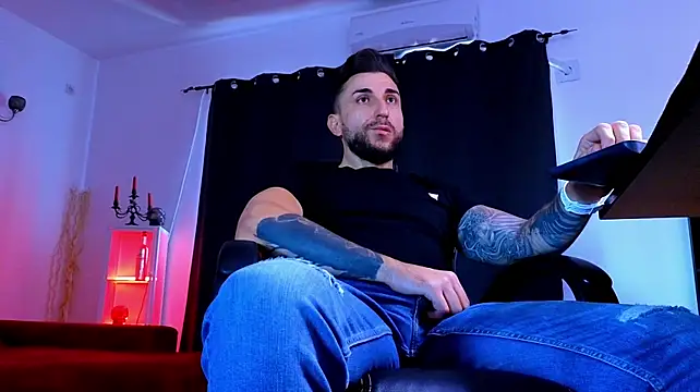 MightyAaron66 stripchat live cam model