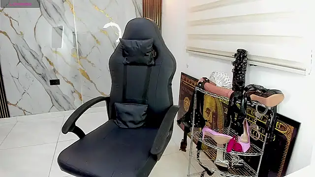 queen_findom1 stripchat live cam model