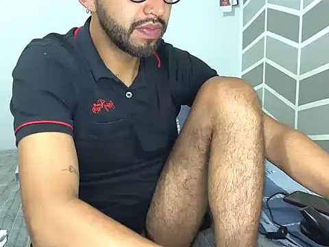 thomass1018 stripchat live cam model