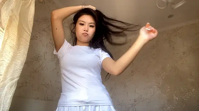 Erinlimma stripchat live cam model