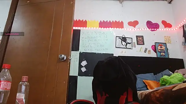Saray_extrovert_ stripchat live cam model