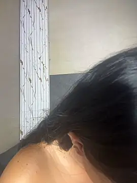 Valentinne_z stripchat live cam model