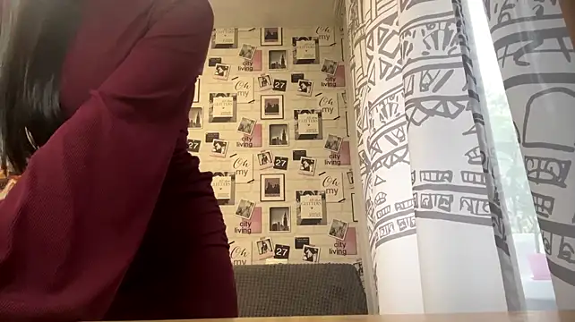 YaelKonwinski stripchat live cam model