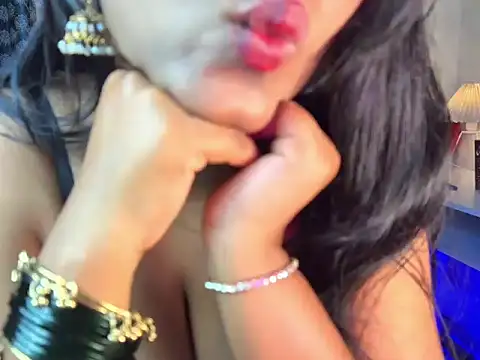 Strawberry143 stripchat live cam model