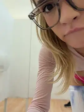 Nicoleevien stripchat live cam model