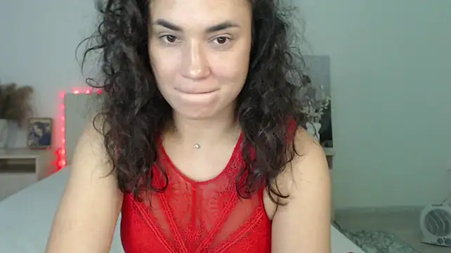 RoxannePure stripchat live cam model