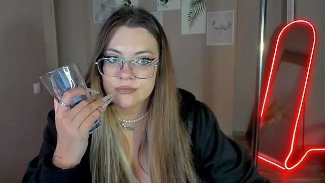 MiraTorson stripchat live cam model