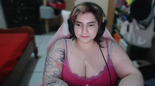 VictoriaSaintes stripchat live cam model